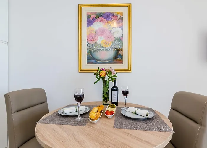 Apartament Lazarin *