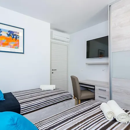 Lazarin Apartment *