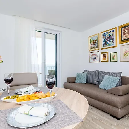 Lazarin Apartment *